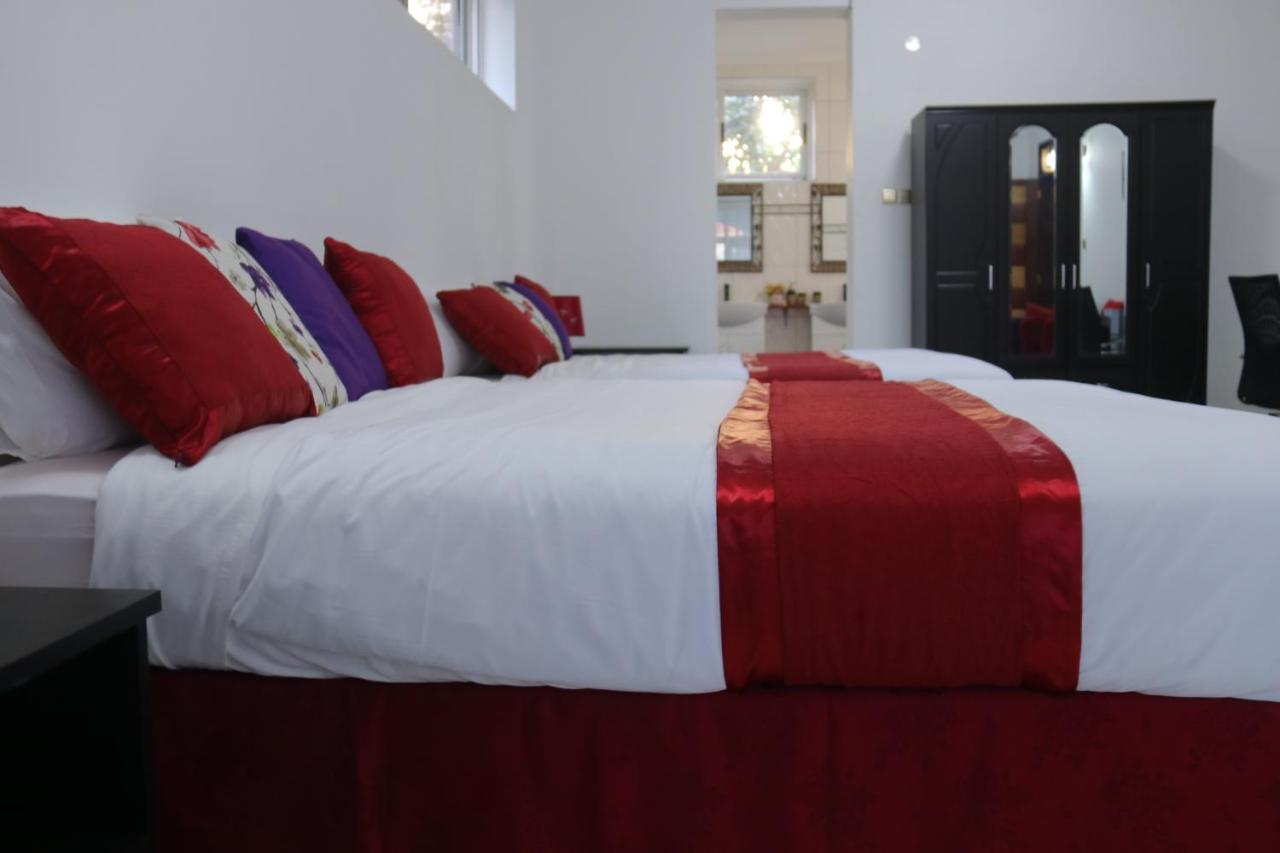 The Shoebill Nest Bed and Breakfast Kampala Buitenkant foto